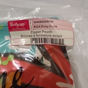 Thirty-One Zipper Pouch In Daisy Craze